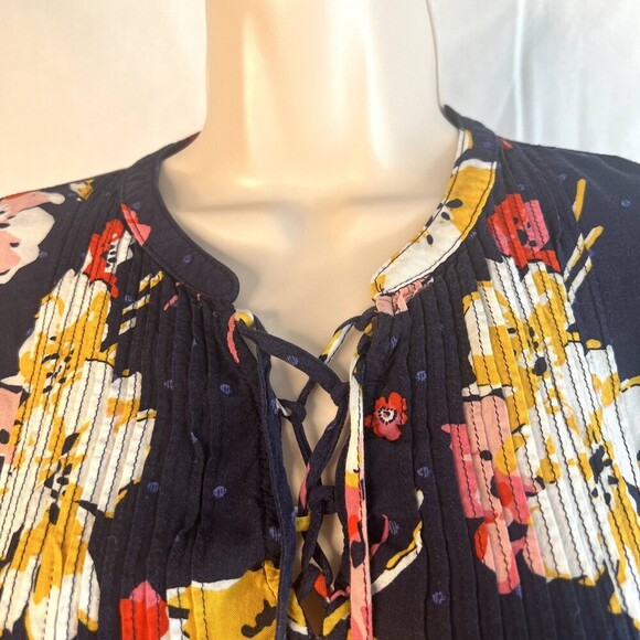 Old Navy Dark Blue Bold Floral Pleated Lace Bodice Peasant Blouse Size Medium - Picture 3 of 9